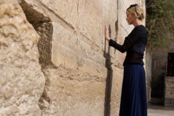 Ivanka Trump prays at the Western Wall, Jerusalem..v4
