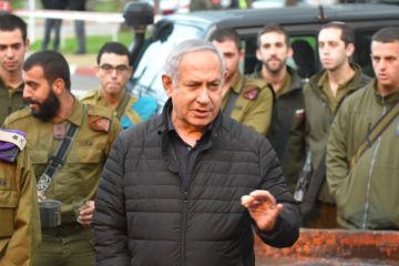 PM Netanyahu at IDF Northern Command HQ. (Kobi Gideon/GPO)