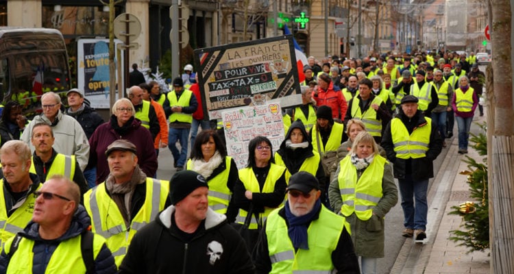 Elderly Jewish woman harassed by ‘yellow vest’ protesters