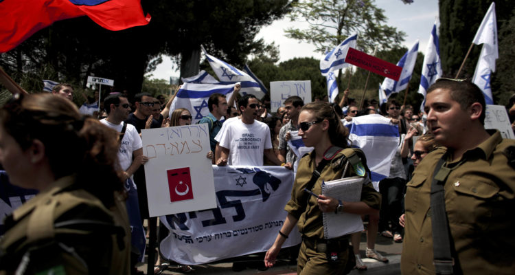 Threatened with boycott, Hebrew U welcomes students in IDF uniform