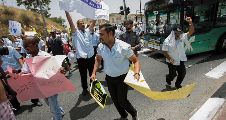 Israeli bus drivers plan strike after terror shooting