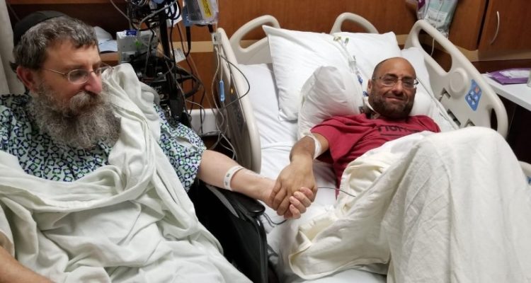 Chabad rabbi donates part of his liver a decade after giving a kidney