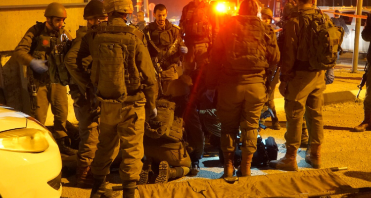 IDF thwarts stabbing attempt, shoots Palestinian attacker