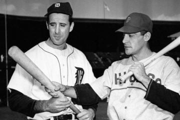 Hank Greenberg (L) and Phil Cavaretta before Game 2 the 1945 World Series in Detroit. (AP Photo/File)