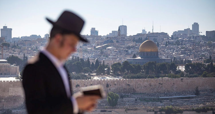 Israel reverses decision, allows Jews up to Mount