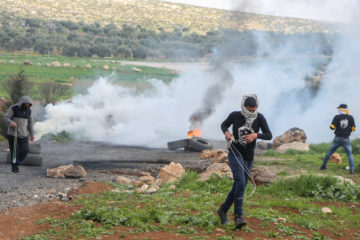 Palestinians riot along the Gaza border. (Flash90)