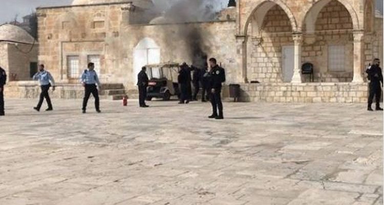Arabs hurl molotov cocktail on Temple Mount, damage Israeli police post