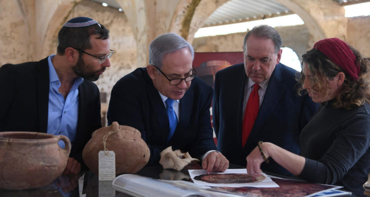 Netanyahu: Gantz will expel 90,000 Jews from homes