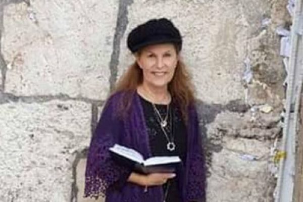 Lori Gilbert-Kaye identified as victim in deadly California synagogue attack