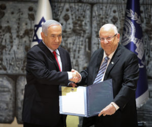 Israel's President Reuven Rivlin shake hands with Prime Minister Benjamin Netanyahu. (Noam Revkin Fenton/Flash90)