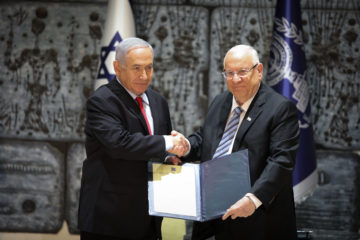 Israel's President Reuven Rivlin shake hands with Prime Minister Benjamin Netanyahu. (Noam Revkin Fenton/Flash90)