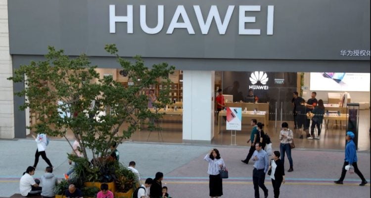 Huawei temporarily suspends Israeli employees with US citizenship