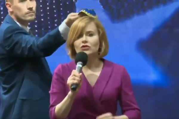 Polish politician sticks skullcap on rival, accuses party of ‘bowing to Jews’