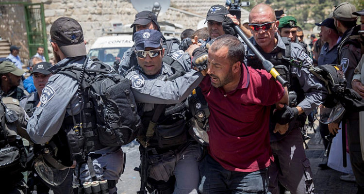Arabs riot on Temple Mount to protest Jews ascending to celebrate Jerusalem Day