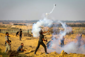 Palestinian rioters attack Israeli security forces. (Abed Rahim Khatib/Flash90)
