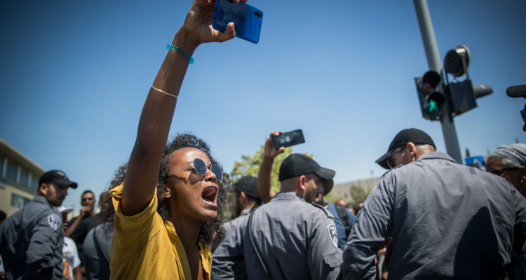 Protests erupt as cop who shot Ethiopian-Israeli teen released on bail