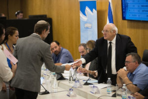 Zehut party leader Moshe Feiglin submitting his party list to the Central Elections Committee in Jerusalem on July 31, 2019.