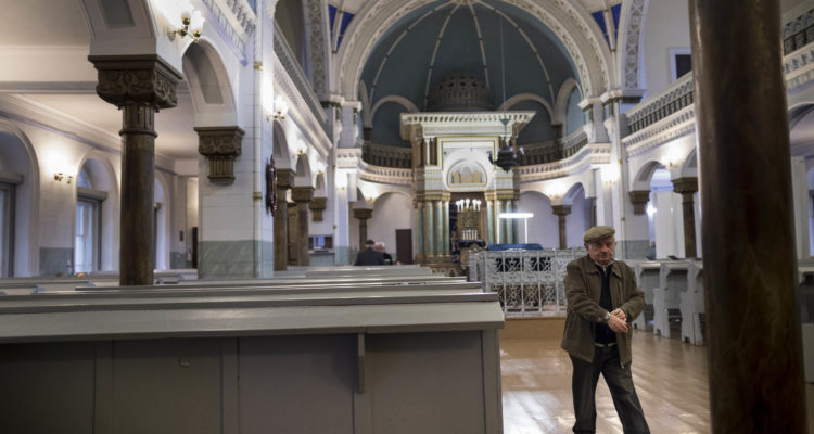 Lithuanian Jewish sites shut after threats amid WWII debate