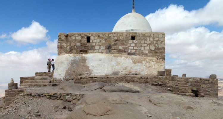 Jordan orders closing of Aaron’s Tomb, visiting Israelis were ‘stripped down’