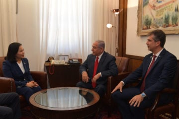 PM Netanyahu, Economy & Industry Minister Eli Cohen and South Korean Trade Minister Yoo Myung-hee