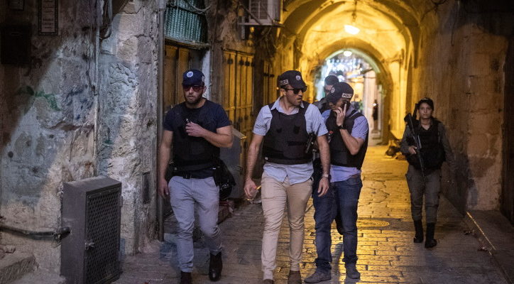 Israeli policewoman stabbed by terrorist in Jerusalem