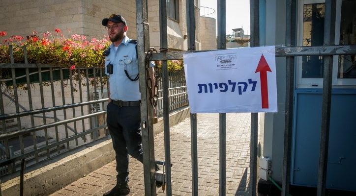 Israeli police close polling station after Arabs riot over Likud election observer
