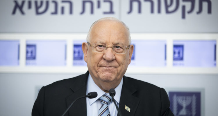 ‘Angry’ Rivlin protests seating on flight from Dubai, grabs steward’s place