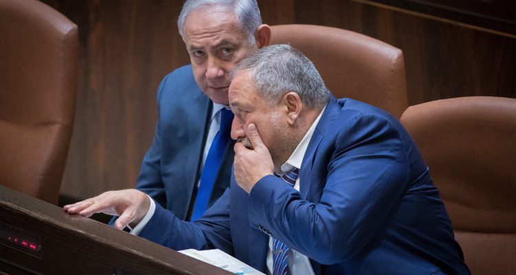 Israeli gov’t hangs in air as Liberman-Netanyahu meeting fruitless; Liberman still rejects ‘messianics’