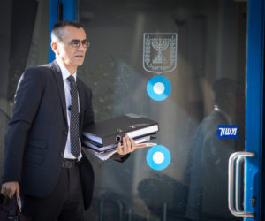 Prime Minister Benjamin Netanyahu's attorney Yossi Ashkenazi arrives at the Justice Ministry in Jerusalem for the hearing on the corruption cases in which Netanyahu is a suspect, on October 2, 2019.