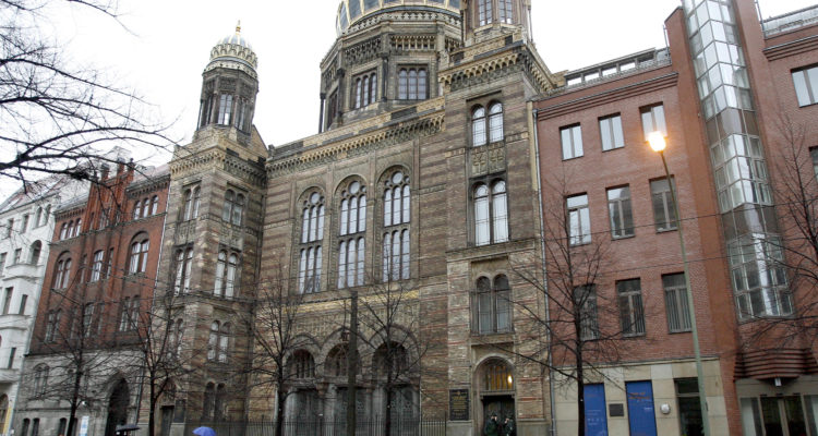 Muslim armed with knife yells ‘Allahu Akbar’ in Berlin synagogue