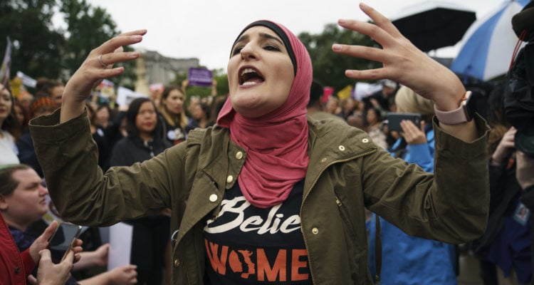 Sarsour plays victim after backlash over slamming Israeli rescue efforts in Miami