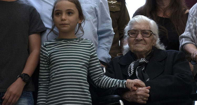 In fading ritual, WWII rescuer reunites with Jews she saved