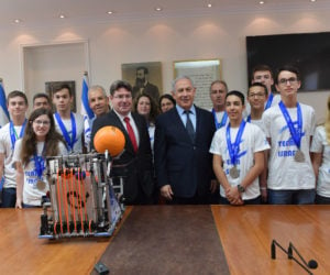PM Netanyahu, Science & Technology Minister Akunis and robotocs team