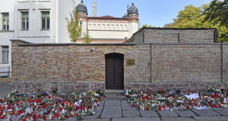 ‘Miracle’ door that prevented Yom Kippur massacre at German synagogue to become work of art