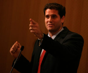 Ron Dermer speaks at convention for Jewish bloggers
