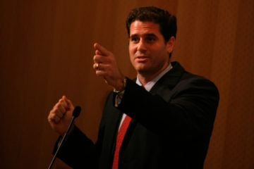 Ron Dermer speaks at convention for Jewish bloggers