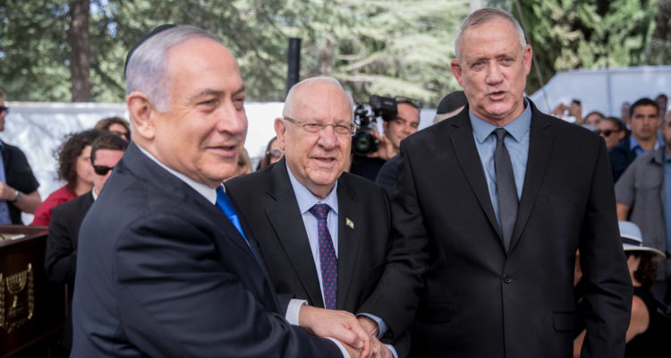 Deal reached: Gantz and Netanyahu sign unity agreement