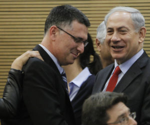 Israeli Prime Minister Benjamin Netanyahu (R) with MK Gideon Sa'ar