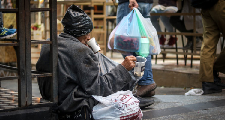 A quarter of Israelis live under the poverty line, report says