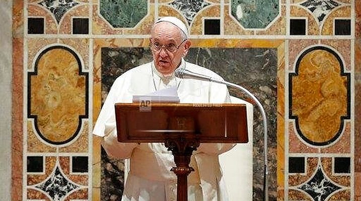 Pope Francis urges US and Iran to exercise restraint