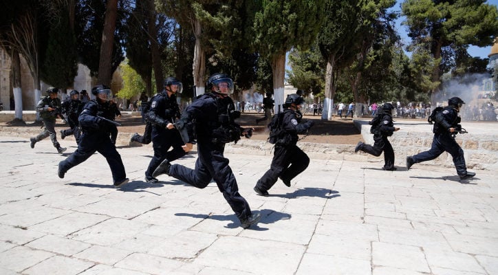 Arab riots break out on Temple Mount