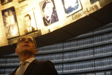 German Foreign Minister Heiko Maas looks at pictures of Jews killed during the Holocaust, in the Hall of Names at Yad Vashem Holocaust Museum in Jerusalem, March 25, 2018.