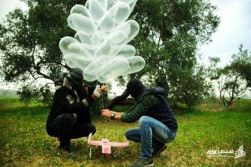 Palestinian explosive balloon launchers in action