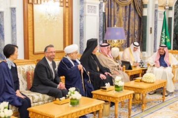 Rabbi David Rosen, second from left, with Saudi King Salman in Riyadh.
