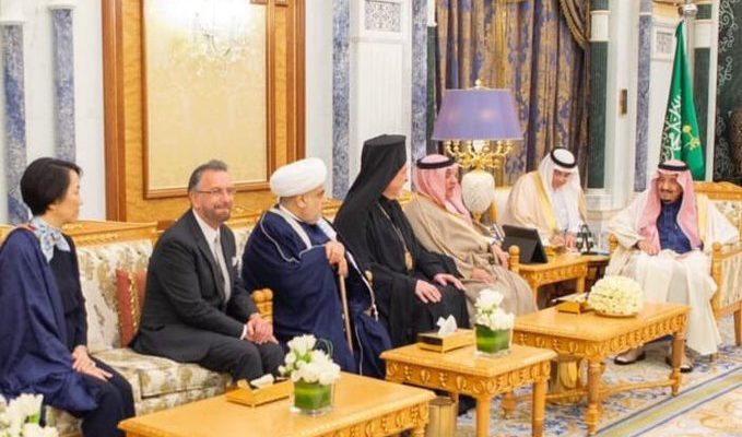 First Israeli rabbi received as guest of Saudi king at royal palace