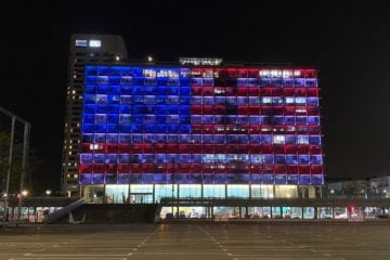 tel aviv city hall US flag