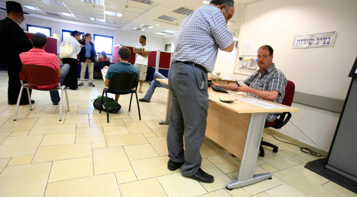 1 million Israelis unemployed by Passover, employment chief predicts