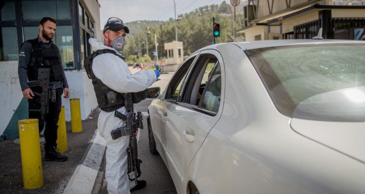 Israel closes borders to all foreigners as coronavirus spreads