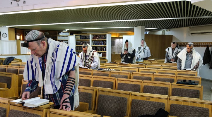 Coronavirus upends Jewish Sabbath, people pray from balconies