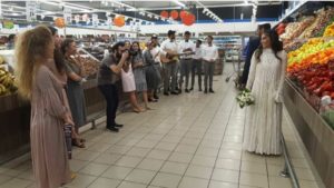 supermarket-wedding
